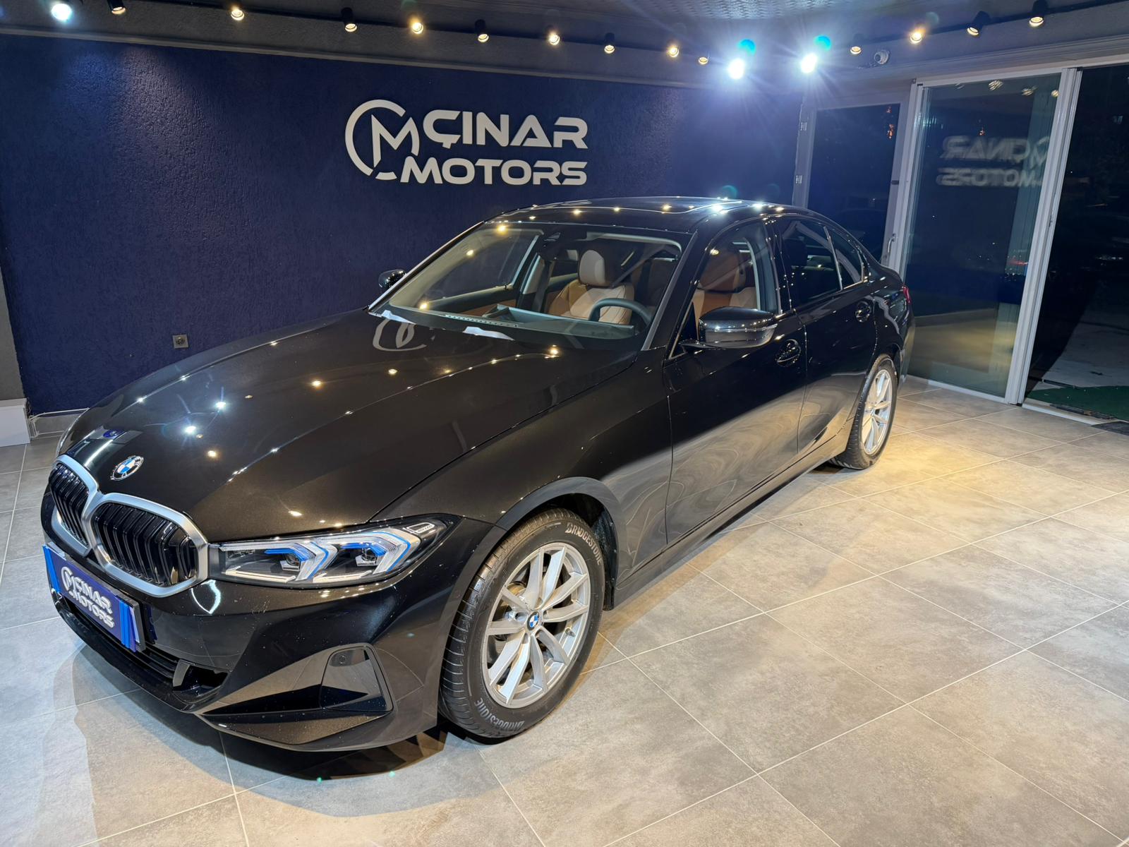 2025 BMW 3.20i SPORT LİNE – TABA DERİ – NAVİGASYON